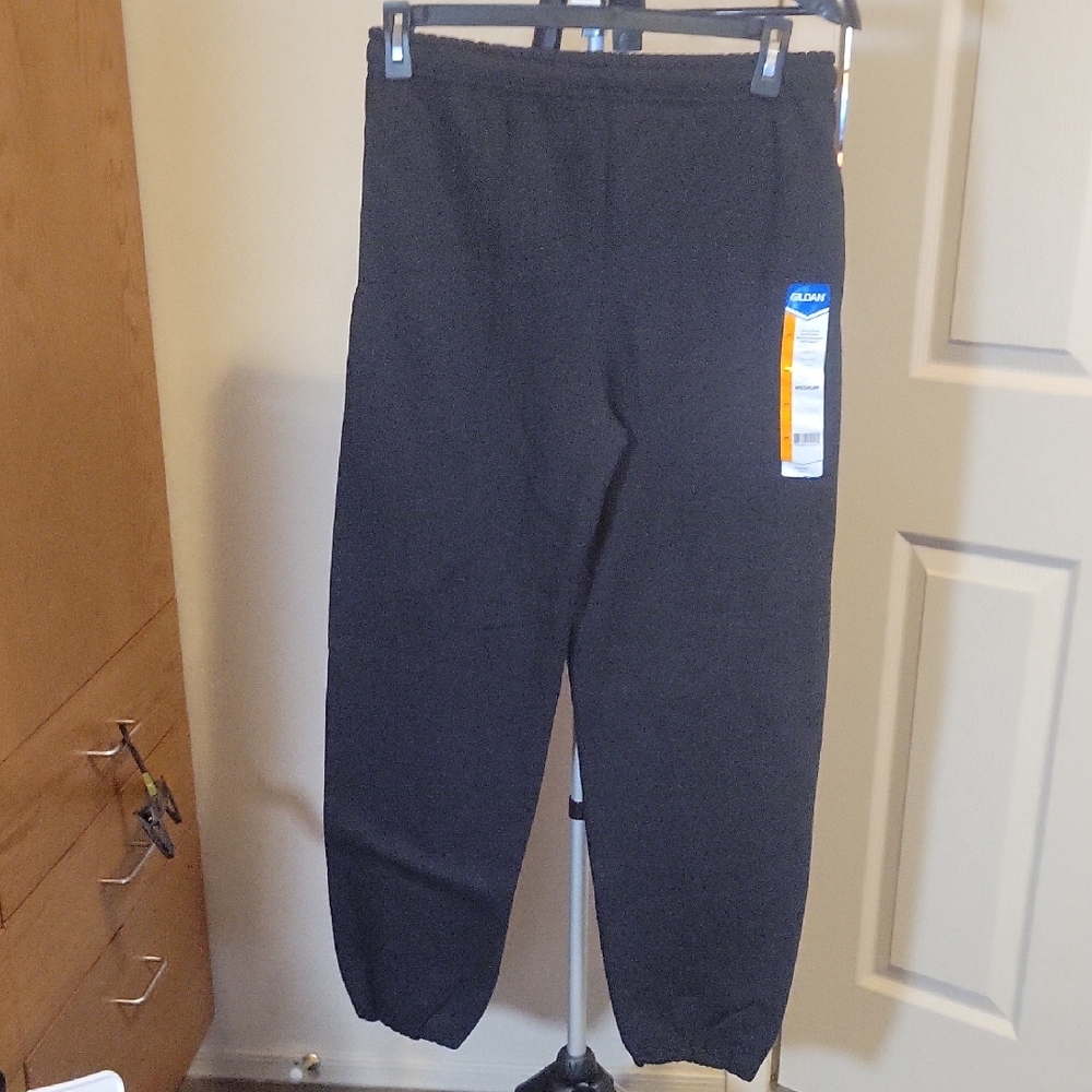 Gildan Black Medium Sweatpants with Elastic Waistband